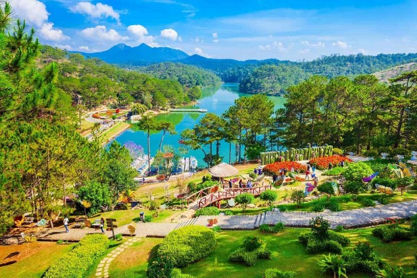 TOUR DU LỊCH ĐẶC BIỆT NỐI DÀI NHỮNG CUNG BẬC CẢM XÚC TỪ VÙNG CAO NGUYÊN LỘNG GIÓ NGÀN HOA VỀ VỚI BIỂN XANH CÁT TRẮNG KHỞI HÀNH TỪ HÀ NỘI TP HCM – ĐÀ LẠT – NHA TRANG 5 NGÀY 4 ĐÊM 