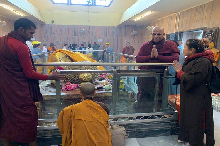 HÀNH HƯƠNG TỨ ĐỘNG TÂM ẤN ĐỘ NEPAL LỄ 30.4  ĐOÀN GỒM THẦY CHÙA CÙNG CÁC TĂNG NI PHẬT TỬ TỪ NHIỀU VÙNG MIỀN ĐẤT NƯỚC TOUR 7 NGÀY 7 ĐÊM KHỞI HÀNH NGÀY  28.4 TỪ 2 ĐẦU HÀ NỘI VÀ TP HCM 